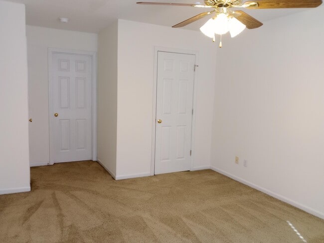 Building Photo - 3519 La Mesa Dr