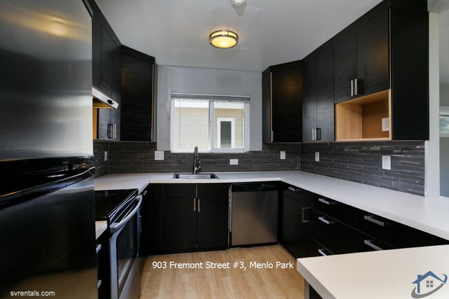 Building Photo - 903 Fremont St