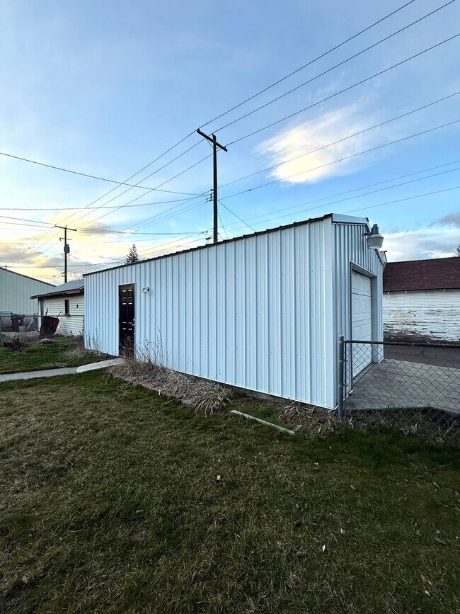 Building Photo - Monroe 1 Bedroom Home