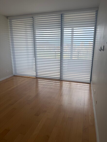 Building Photo - 581 Kamoku St