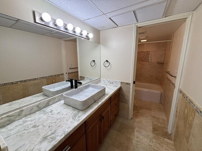 Building Photo - 1600 Ala Moana Blvd