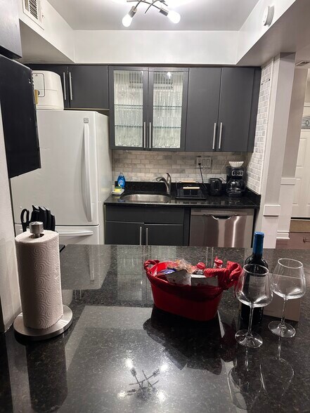 Building Photo - 2777 Davison Ave