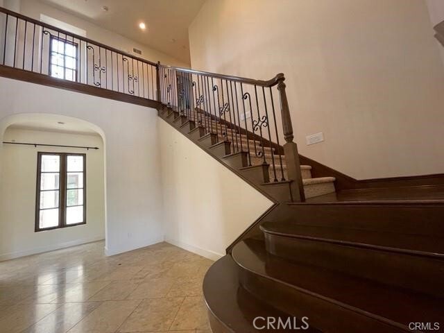 Building Photo - 2 Canyon Peak