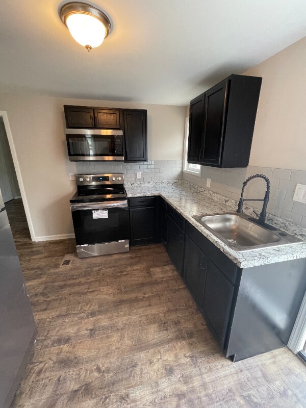 Building Photo - 118-118 S Main St