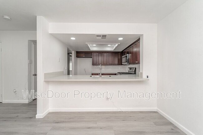 Building Photo - 1025 N Tippecanoe Ave