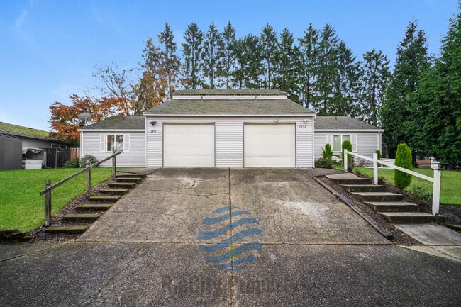 Building Photo - 2452 SE 9th Ct