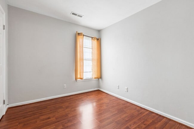 Building Photo - Move In Ready Brick Ranch in VB!