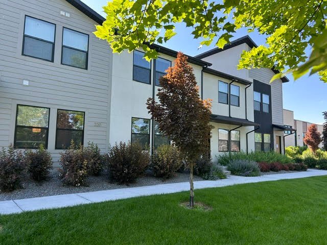 Building Photo - 220 Spring Creek Pkwy