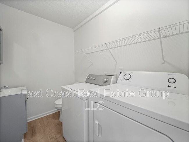 Building Photo - 45 Bruce Dr