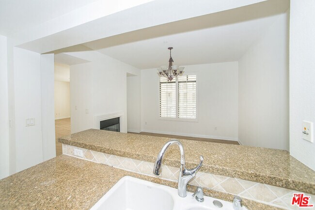 Building Photo - 5625 Crescent Park W