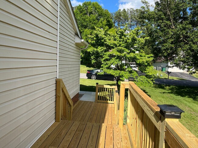 Building Photo - 1680 Sleepy Hollow Rd NW
