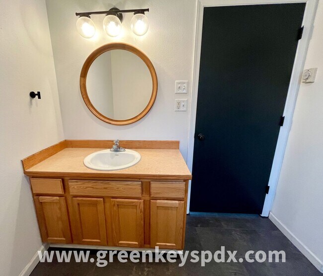 Building Photo - 3-Bedroom, 1.5-Bathroom House near Kenton Park, Off-Street Parking, Fenced Yard, Washer and Dryer