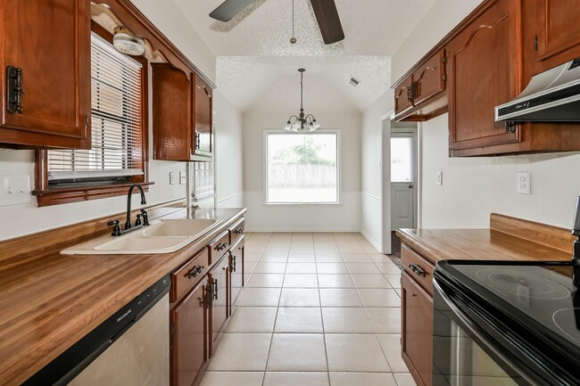 Building Photo - 6567 W Crystal Oak Cove