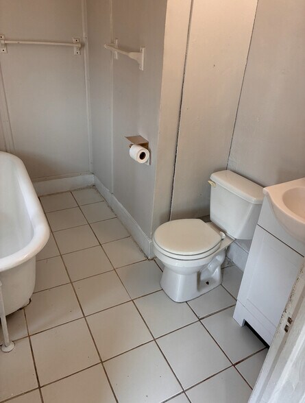 Building Photo - 5424 Porter St