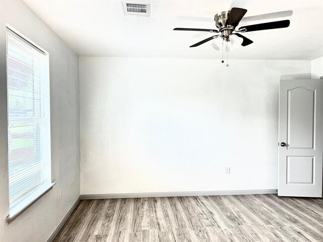 Building Photo - 1242 Chevy Chase Dr