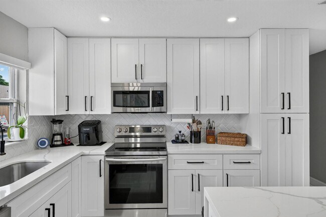 Building Photo - 8131 NW 44th Ct