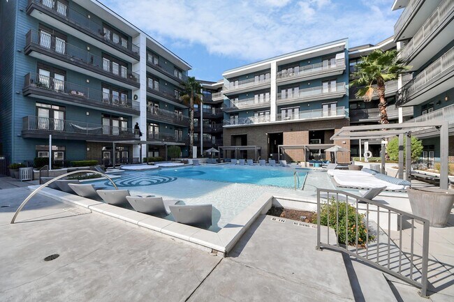 Building Photo - 5454 Washington Ave