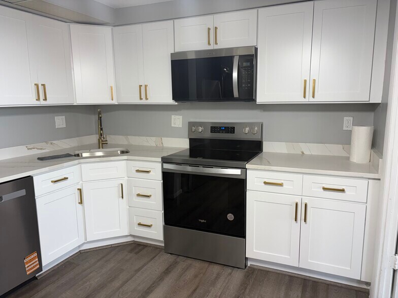 Building Photo - 6317 Park Heights Ave