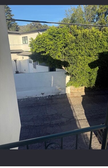 Building Photo - 2514 N Glenoaks Blvd