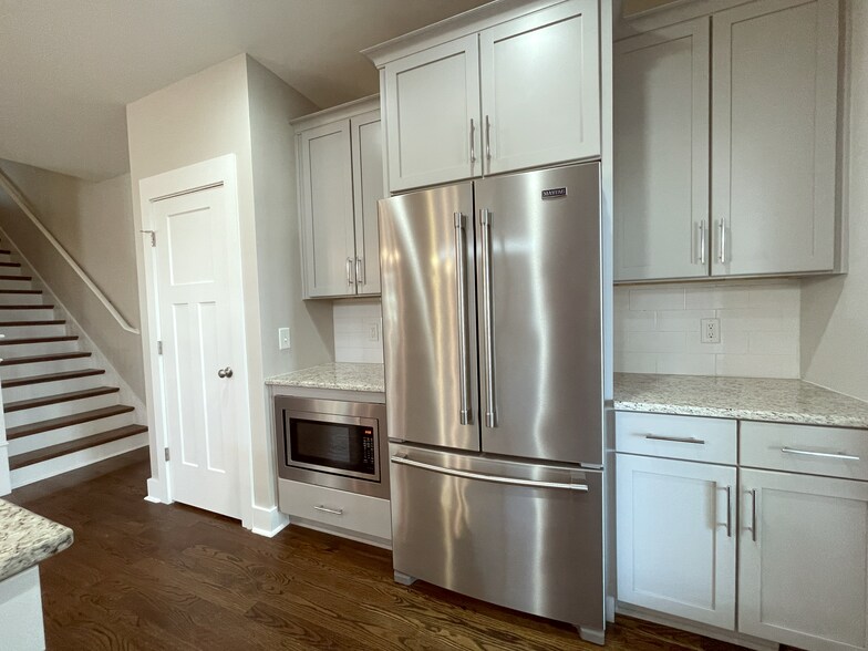 Kitchen - 5410A California Ave