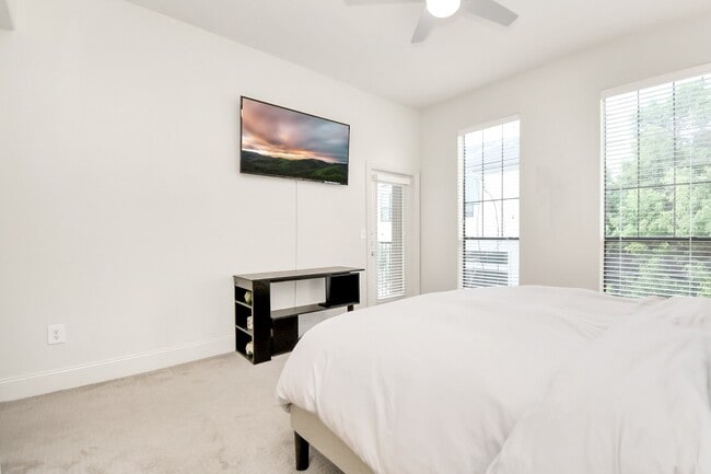 Building Photo - 2120 Kipling St