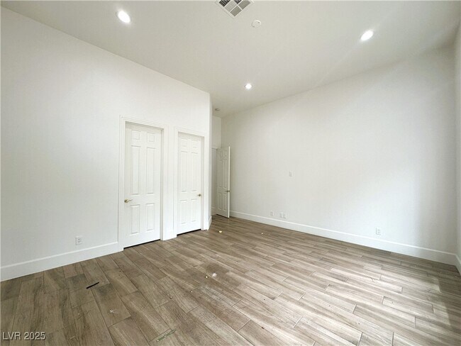 Building Photo - 2025 Grouse St