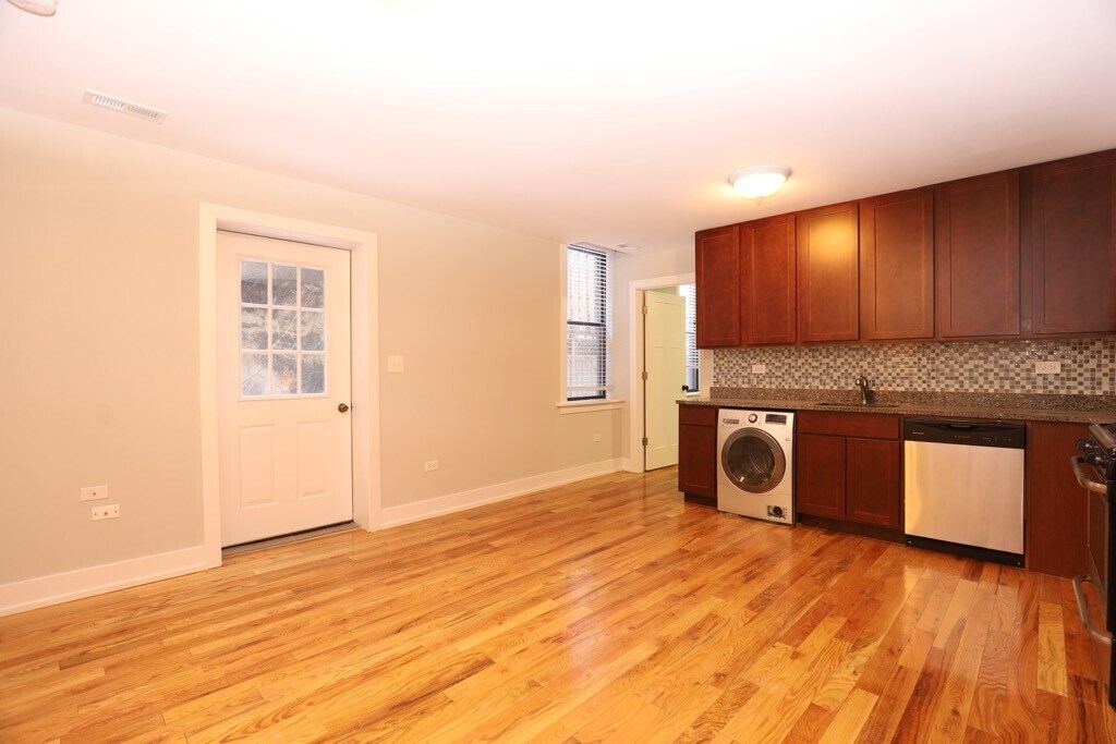 Building Photo - 553 W Arlington Pl