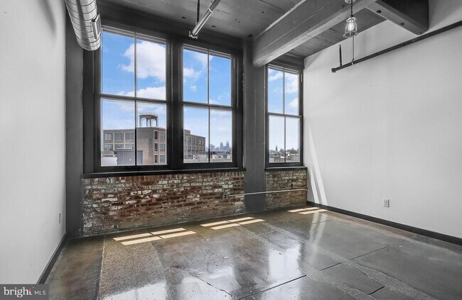 Building Photo - 1701 Tulip St