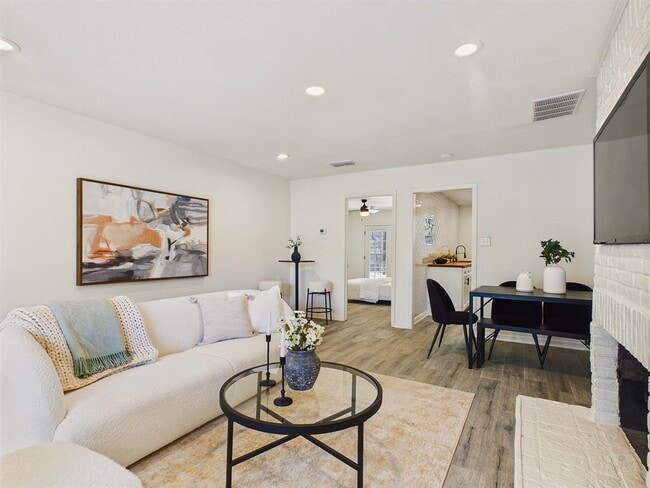 Building Photo - 6108 Shadow Valley Dr