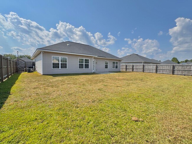 Building Photo - AVAILABLE OCTOBER 2025 [PET FRIENDLY]
