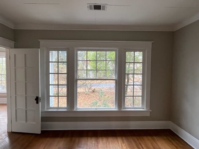 Building Photo - Beautifully rehabbed 4 Bedroom 2 Bath olde...