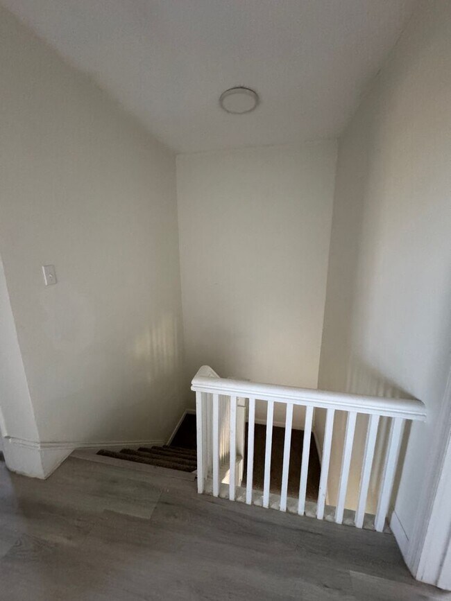 Building Photo - 3 Bedroom. Fully remodeled,  Close to I-77 and downtown Statesville.