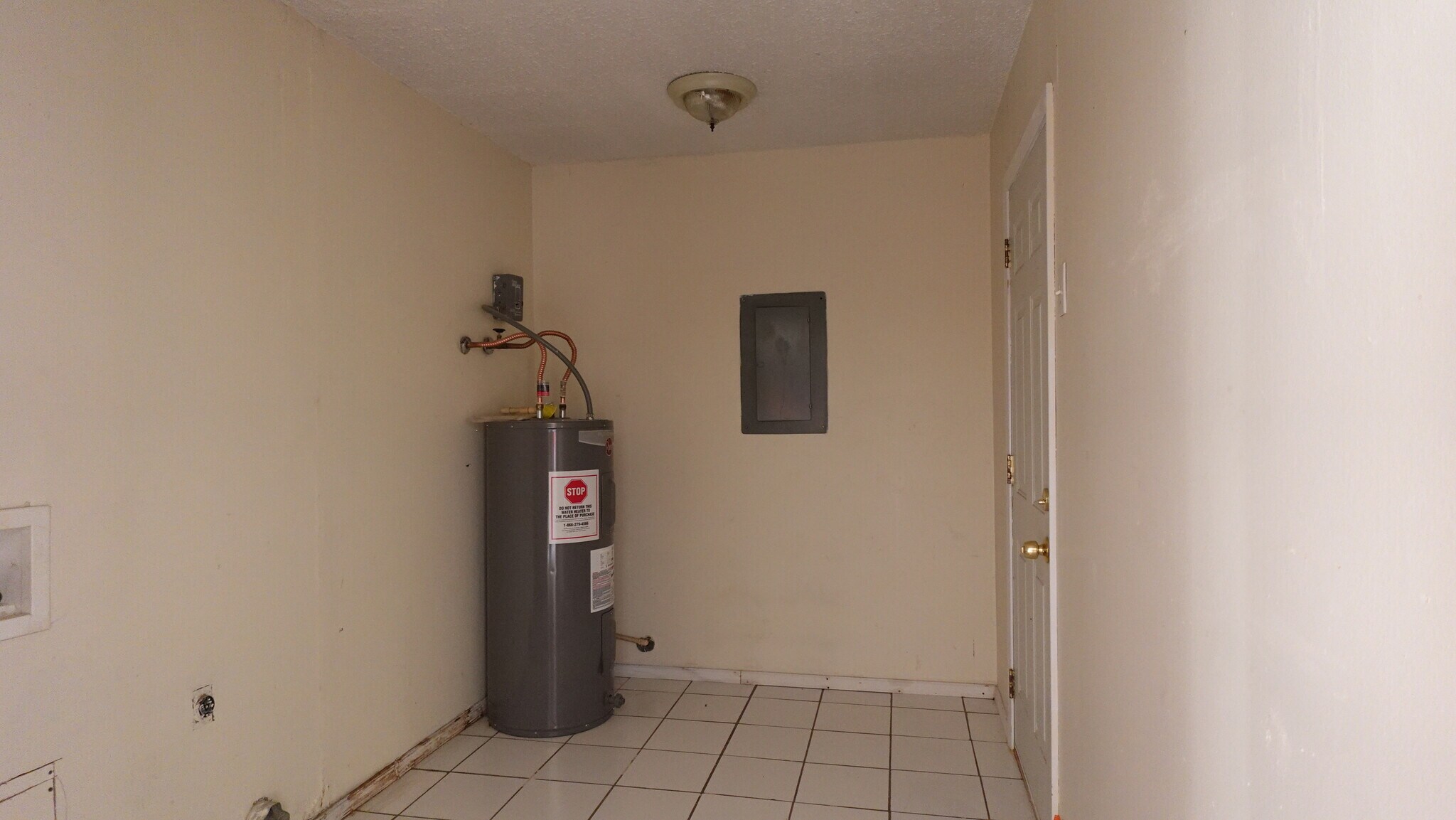 Building Photo - 623 S Cypress St