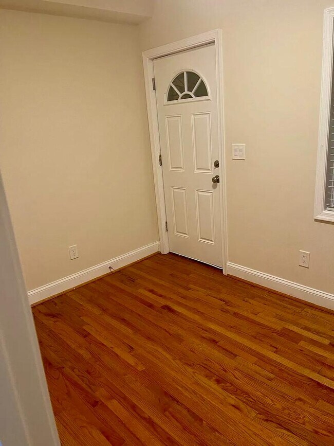 Building Photo - 1141 Owen Pl NE