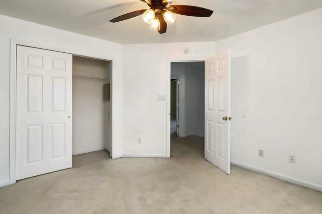 Building Photo - 106 Linden Ct