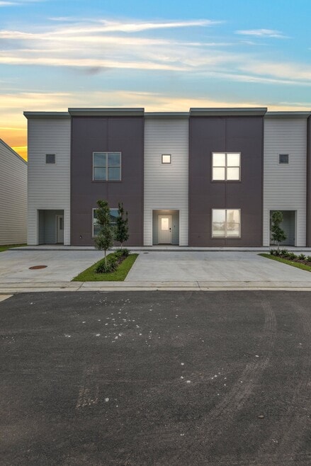 Building Photo - 203 Firethorn Dr