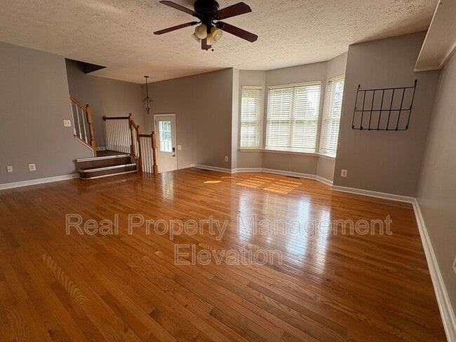 Building Photo - 2027 Harvest Dr