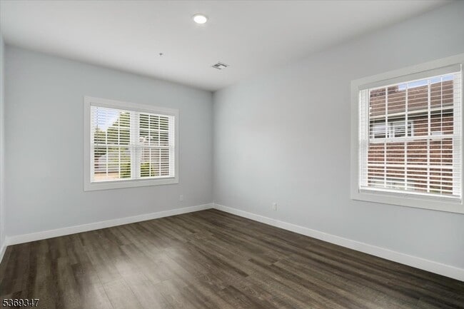 Building Photo - 627 Bloomfield Ave