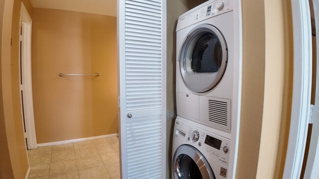 Building Photo - 655 Columbia St