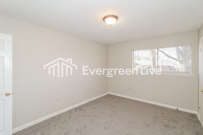 Building Photo - 3404 Renault St