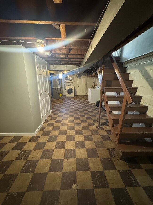 Building Photo - 2-Bedroom Townhome with Spacious Backyard – Available Now