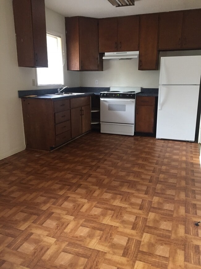 Building Photo - 3 Bedroom/1.5 Bath Home on Westside!