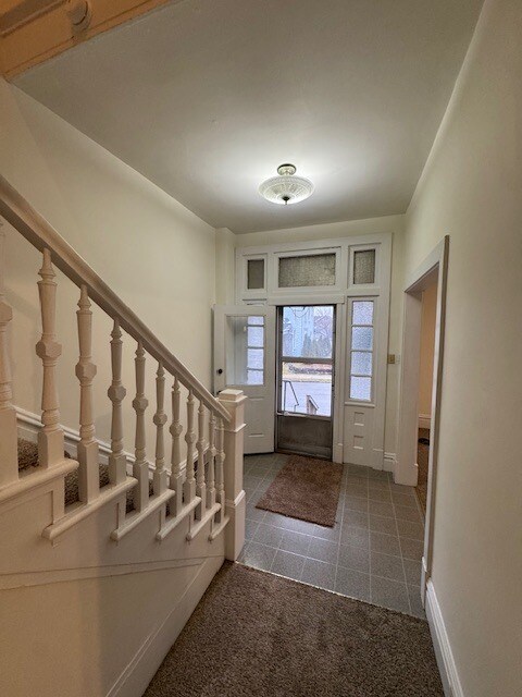 Building Photo - 609 Main St