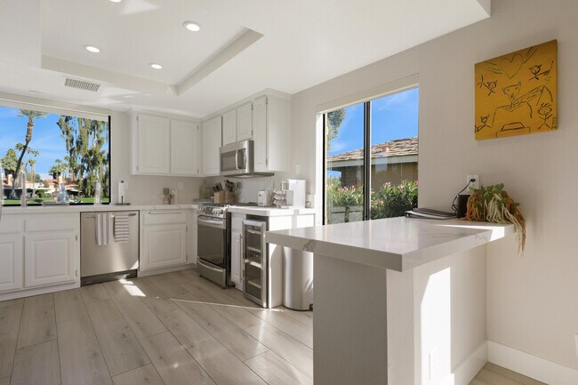 Building Photo - 236 Castellana S