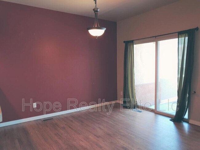 Building Photo - 1555 Promontory Bluff View