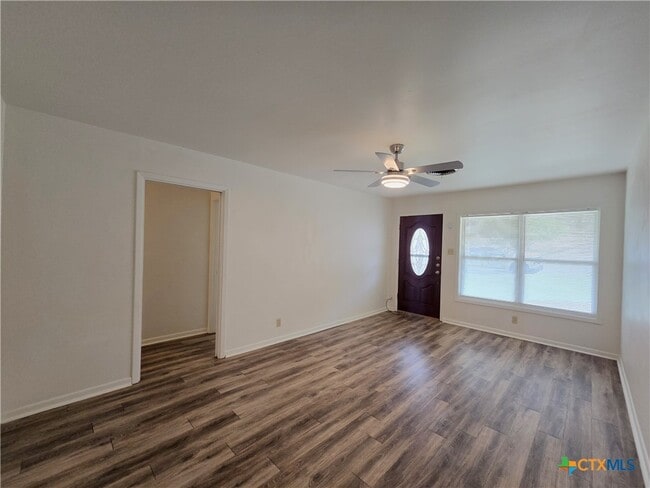 Building Photo - 1401 W Ave B