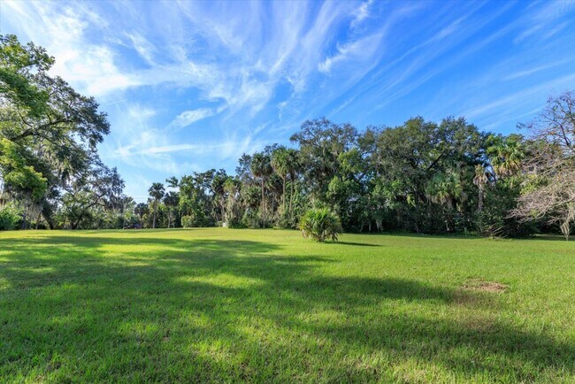 Building Photo - Mid term historic furnished rental