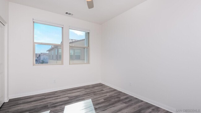 Building Photo - 1167 Calle Obsidiana