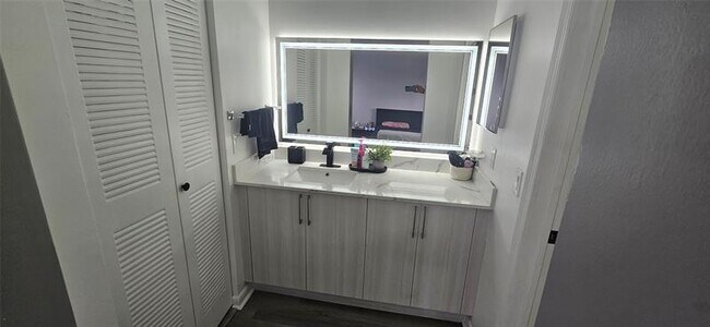 Building Photo - 2262 Discovery Cir W