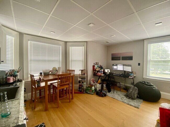 Building Photo - 445 Highland Ave